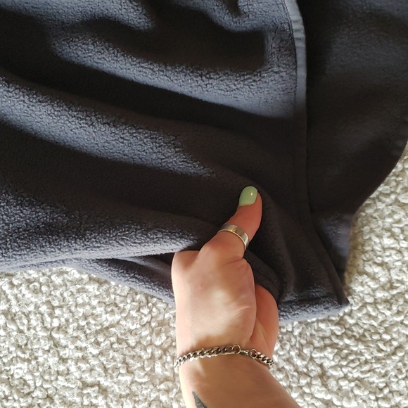 VS PINK Logo High-Low Cropped Fuzzy Sherpa Lined Zip-Up Mock Neck Jacket - Picture 12 of 13